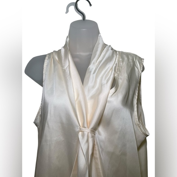 Isaac Mizrahi New NWT Ivory Satin Tie Front Tank Blouse Size Large - Picture 2 of 7